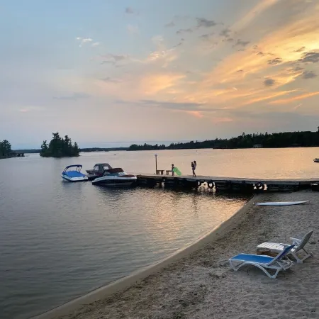 3 Bedroom Beachfront Cottage on Lake of the Woods