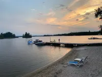 3 Bedroom Beachfront Cottage on Lake of the Woods