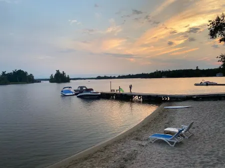 3 Bedroom Beachfront Cottage on Lake of the Woods