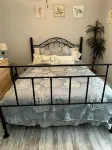 Warm and Cozy Home in Quiet Neighborhood!! LLC