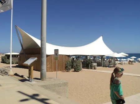 Apartment with terrace and views of the sea, town and mountains