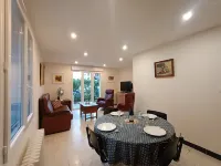 Grand Appartement de 75m2, 2 Chambres et Jardin