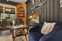 Game rooms! Fire pits! Screened porch! In town!