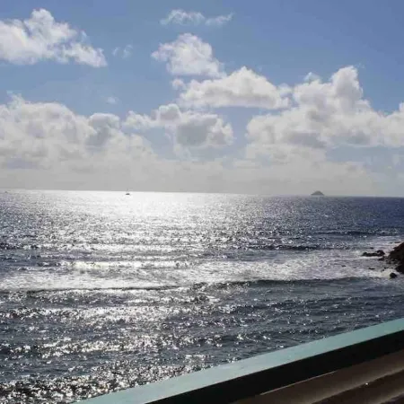 Oceanfront 2 bedroom/2bath in beautiful Bolongo Bay
