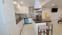 Stylish Newly remodeled 3bdr Apt
