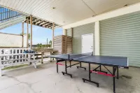 Sleeps 16! Across from beach! POOL! Close to downtown! Downstairs apartment!