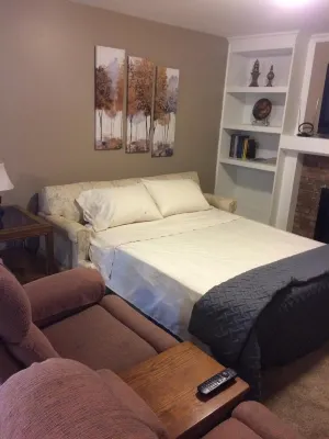 Indianapolis Bungalow Hotels near Finish Line
