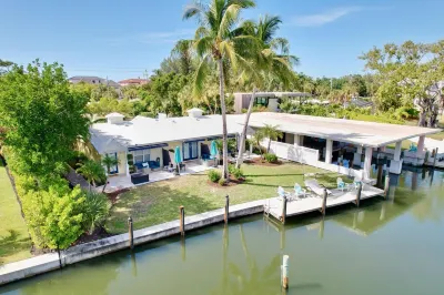 Wonderful Canal Front Condo! See Manatees Right From Your Doorstep!Cabana #10 Hotels near Public Beach Access