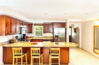 Villa Suba, Family-Sized Condo-5 minutes from the beautiful beach!