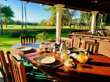 Casa Nostra by KlabHouse 5BDRM w / Pool and Chef