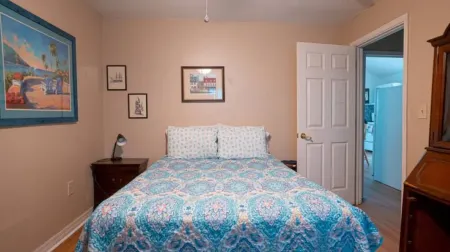 COZY RIVERFRONT HOUSE / SLEEPS 6 W/ W+D