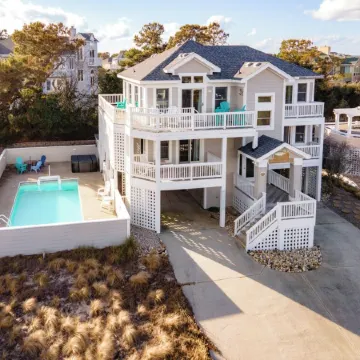 Salty Paws. Pet Friendly. Minutes to Beach. Horizon Ocean Views.