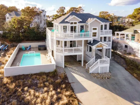 Salty Paws. Pet Friendly. Minutes to Beach. Horizon Ocean Views.