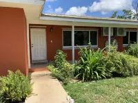 Spacious 3 Bed, 2 Bath Winter escape, near beach, includes car