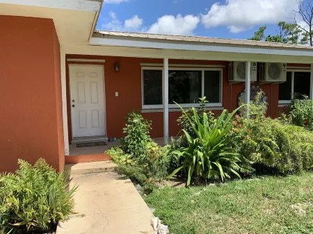 Spacious 3 Bed, 2 Bath Winter escape, near beach, includes car Отели в г. Фрипорт