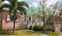 5 Bedroom Villa with Pool, Walk to the Beach Hôtels à : 