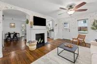 Cozy Davidson Cottage Park & Lake Moments Away - Pet Friendly Hotels in Davidson