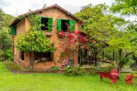 Beautiful Rustic House with 8 Private Waterfalls