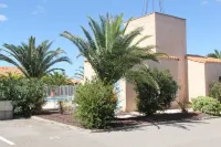 Les marines du Roussillon n 32 swimming pool tennis boules court 100m from the sea