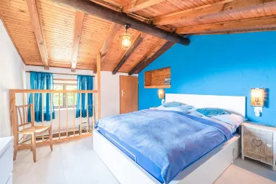 Small rustic dream in a quiet location with a view of the mountains Hotels in 