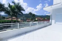 Spectacular house in Juquehy Hotels in Juquei