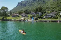 Directly on the lake - balcony
