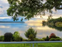 Ocean front with stunning views!! Gardens, trails, pools, and more. Pure beauty! Hotels in Nanaimo E