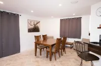 Beautiful quiet space located in the heart of Merritt suburbs. Hotels in Merritt