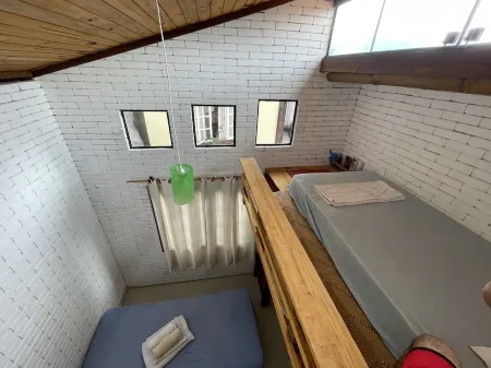 Casa Mohini: Deck Para Montanha e Lareira. Piscina Natural e Templo a 5 min Отели рядом с достопримечательностью «Praca Olimpica»