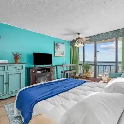 DOWNTOWN OCEANFRONT HIGH FLOOR WITH DREAM VIEWS! Rooms