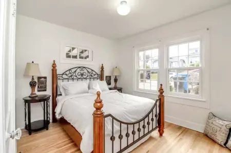 Old Town Tacoma Hot Tub and Fireplace Отели рядом с достопримечательностью «Greater Tacoma Convention & Trade Center»