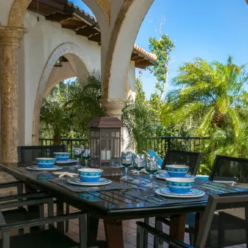 Alta Vista - Mint Condition, Private Pool, 50 Mile Views and a Backup Generator!