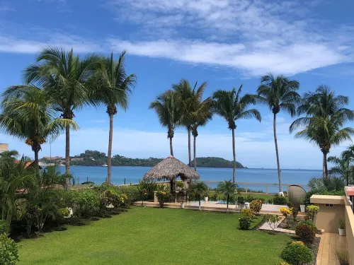 Villa Elysian Beachfront Luna Studio Sleeps 4 Hotels in Potrero