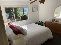 "The Guest House" on beautiful Sproat Lake!