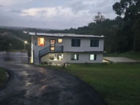 Private Pickleball Oasis + Pool – 15 Min to Beaches & El Yunque, 30 Min Airport Hotels in Zarzal