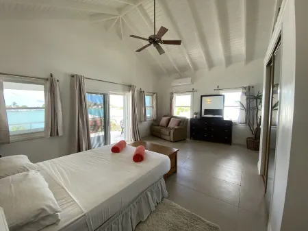 Updated spacious villa with private pool