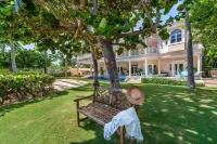Tatenda: Spacious, Beachfront Villa with Private Pool, & Balcony Suites