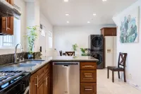 7 Bedrooms *May House* Gated Close to Chinatown