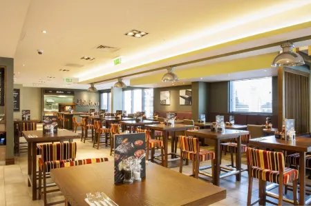 Premier Inn Woking Town Centre Отели в г. Запад Энд