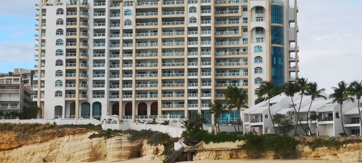 Luxury Condo on the Beach - The CLIFF - Beachfront Resort with Spa & Restaurant Hotels in Lowlands