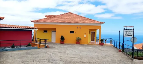 Villa C Apartment Hotels in Canhas