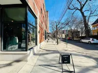 Charming West Village Townhouse, steps from shops and entertainment. Hotels near Belle Isle