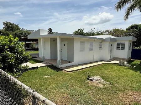 Sunny Flamboyan Boqueron, 3 bdr/2 bath house w/pool, sleeps 11