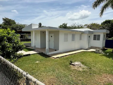 Sunny Flamboyan Boqueron, 3 bdr/2 bath house w/pool, sleeps 11