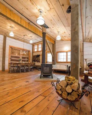 Cozy 2-bedroom cabin in enjoyable Londonderry with AC with hot tub and sauna