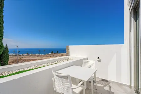 Villa Caterina, Ocean View with Private Heated Pool, Ideal for Golf Lovers Отели рядом с достопримечательностью «Playa del Veril»