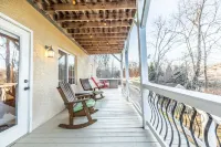 Hot Tub | Home Gym | 30 min to Ski Slopes