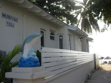 DolphinBay beachfront bungalow directly on the platinum WestCoast, 2Beds, 2Baths