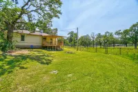 Hot Tub + Views! Chic 3Br/2BA Tosan’s Cottage