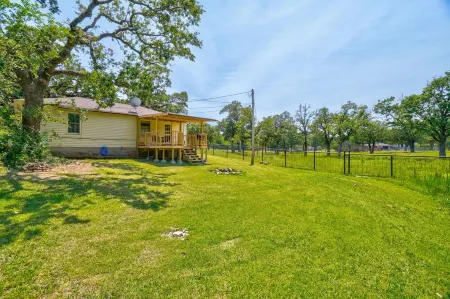 Hot Tub + Views! Chic 3Br/2BA Tosan’s Cottage